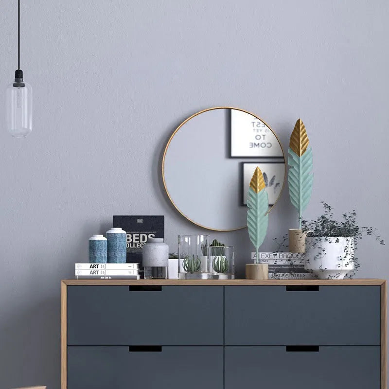 Moderne Feder-Deko aus Holz & Metall – Minimalistische Tischskulptur