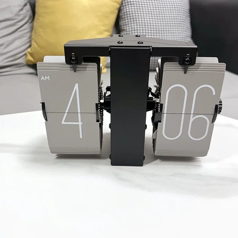 Retro-Flip-Uhr – Zeitloser Eyecatcher für Ihr Büro