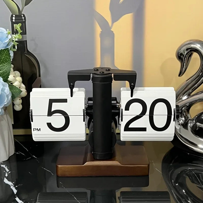 Retro-Flip-Uhr – Zeitloser Eyecatcher für Ihr Büro