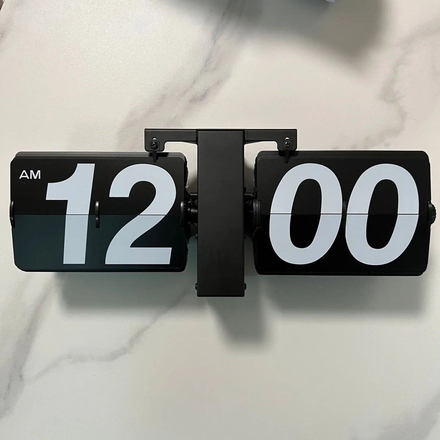 Retro-Flip-Uhr – Zeitloser Eyecatcher für Ihr Büro