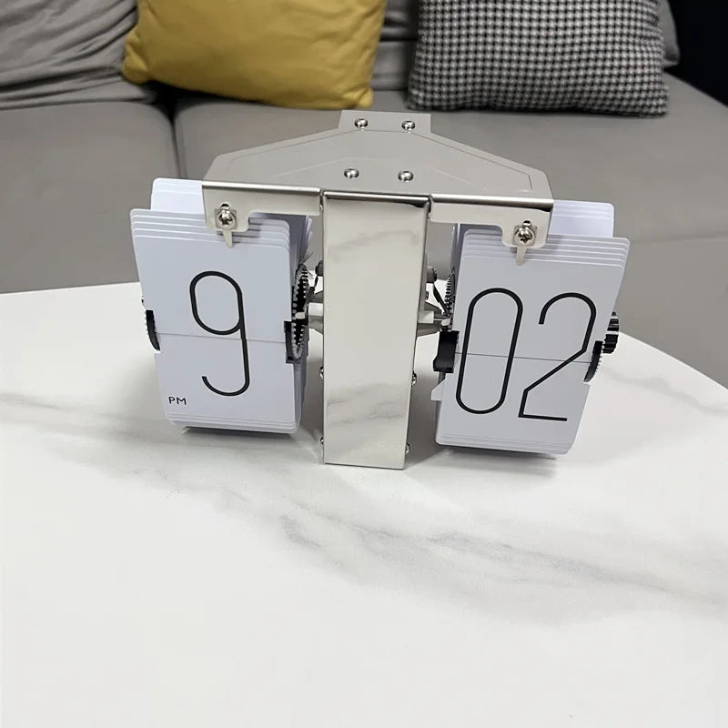 Retro-Flip-Uhr – Zeitloser Eyecatcher für Ihr Büro
